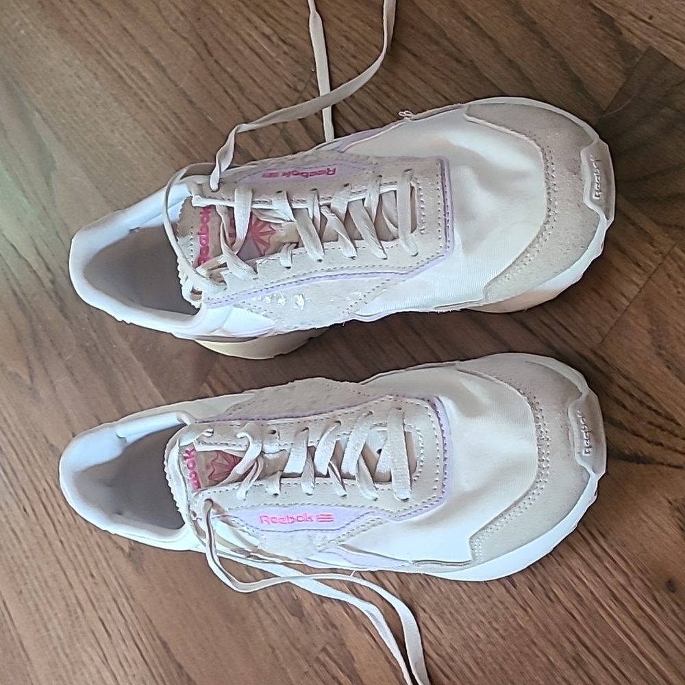 Reebok women's shoe, size 9